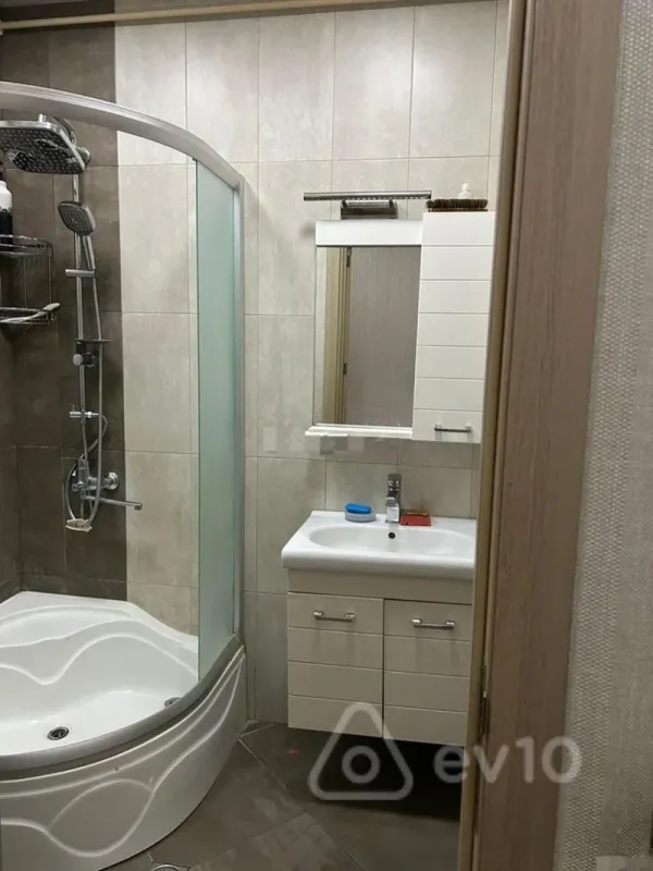 Kirayə verilir 3 otaqlı köhnə tikili 75 m²