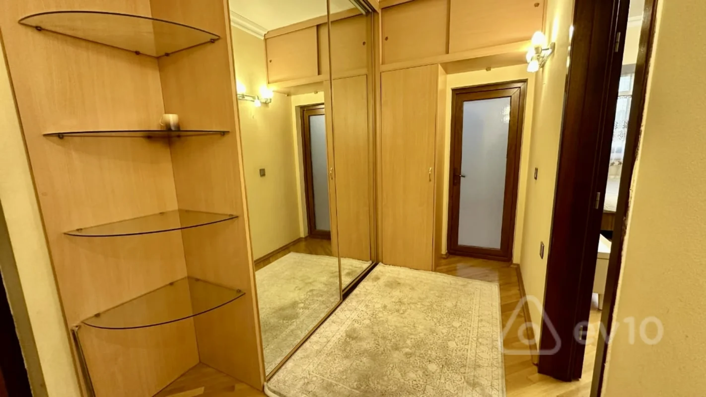 Kirayə verilir 1 otaqlı köhnə tikili 60 m²