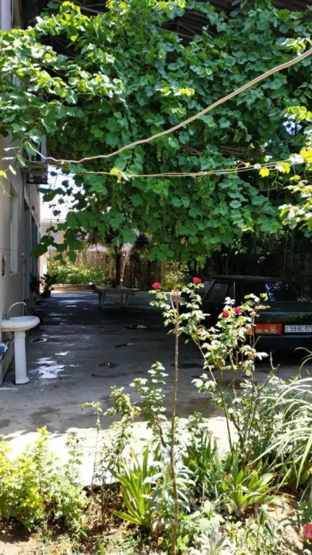 Satılır 11 otaqlı həyət evi 370 m²