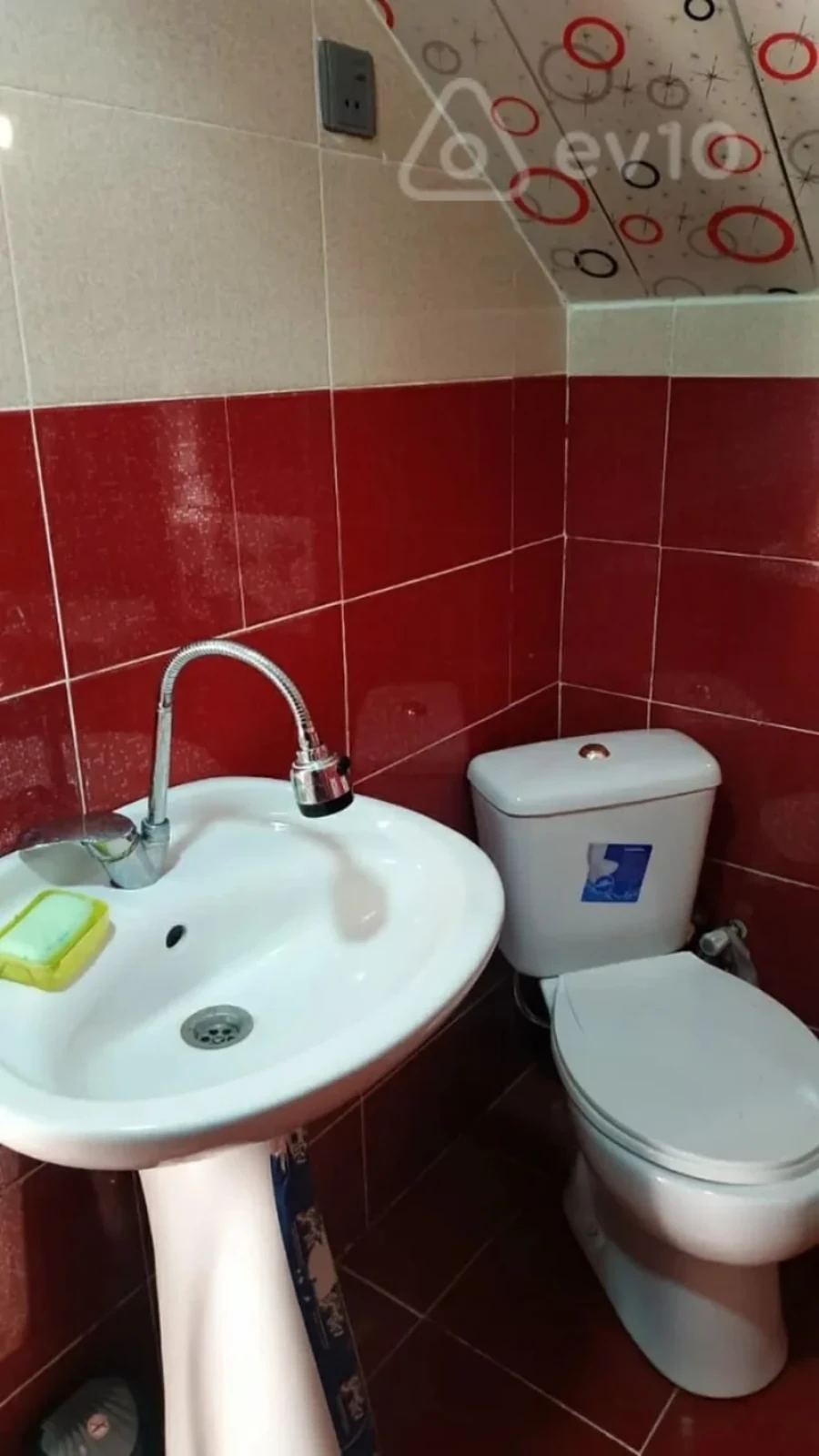 Satılır 11 otaqlı həyət evi 370 m²