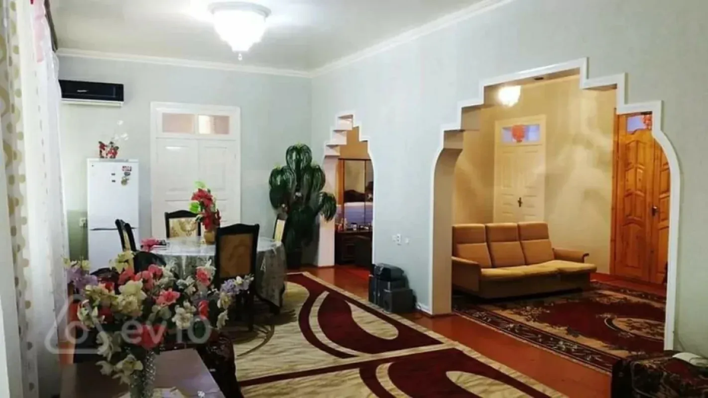 Satılır 11 otaqlı həyət evi 370 m²