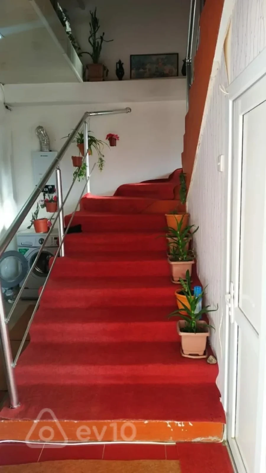 Satılır 11 otaqlı həyət evi 370 m²