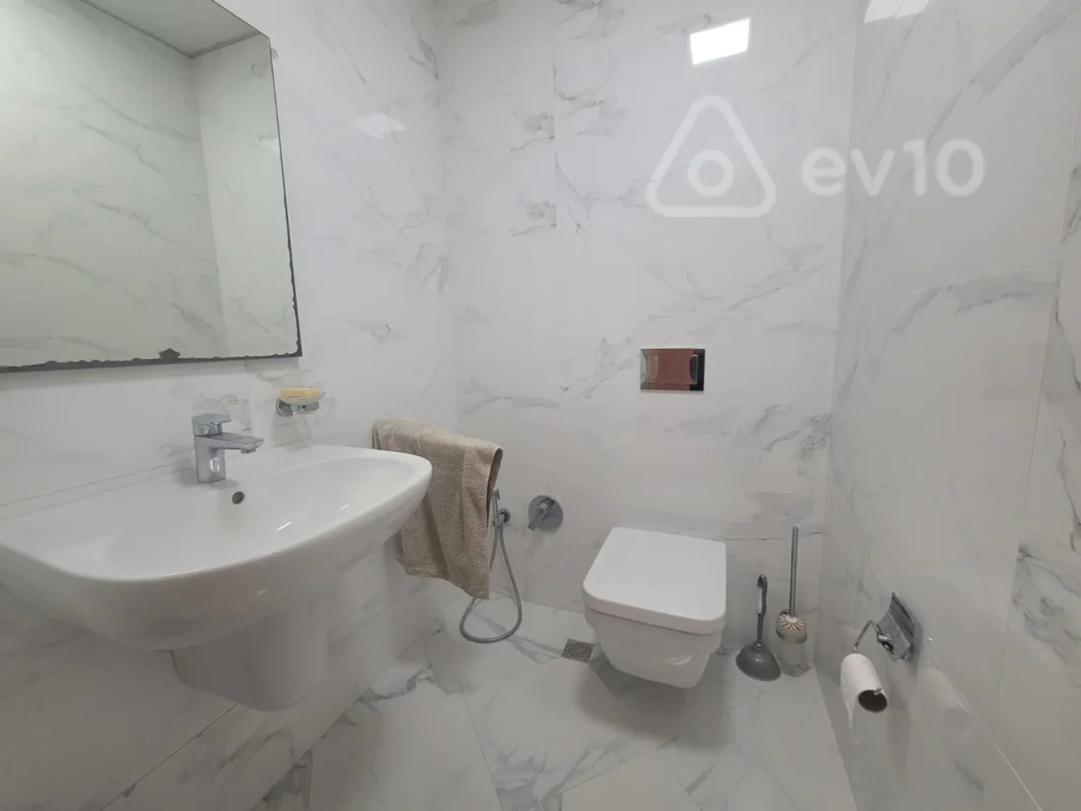 Kirayə verilir 3 otaqlı yeni tikili 130 m²