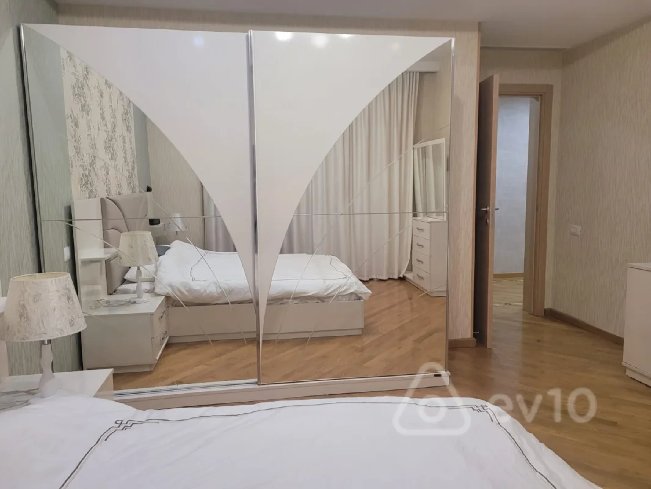 Kirayə verilir 3 otaqlı yeni tikili 130 m²