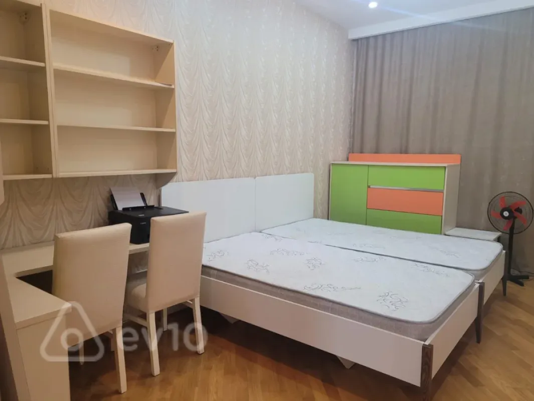 Kirayə verilir 3 otaqlı yeni tikili 130 m²