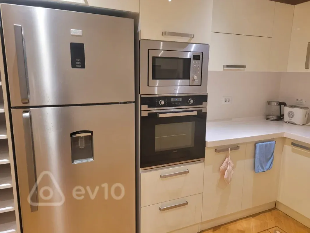 Kirayə verilir 3 otaqlı yeni tikili 130 m²