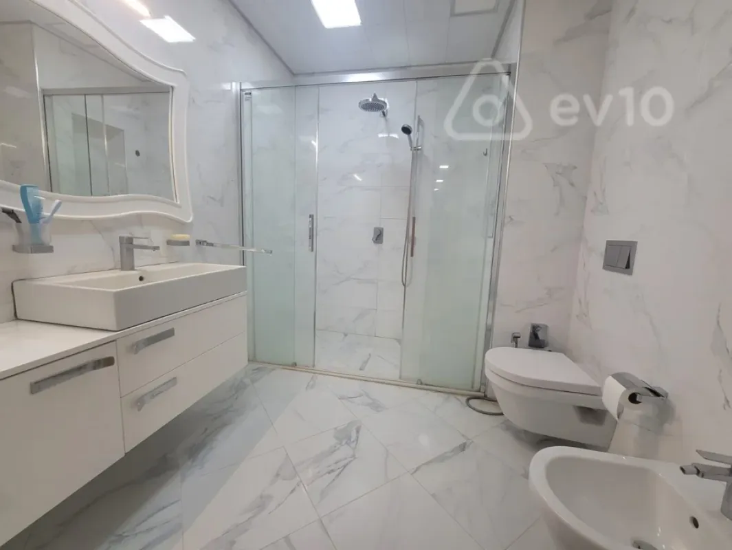 Kirayə verilir 3 otaqlı yeni tikili 130 m²