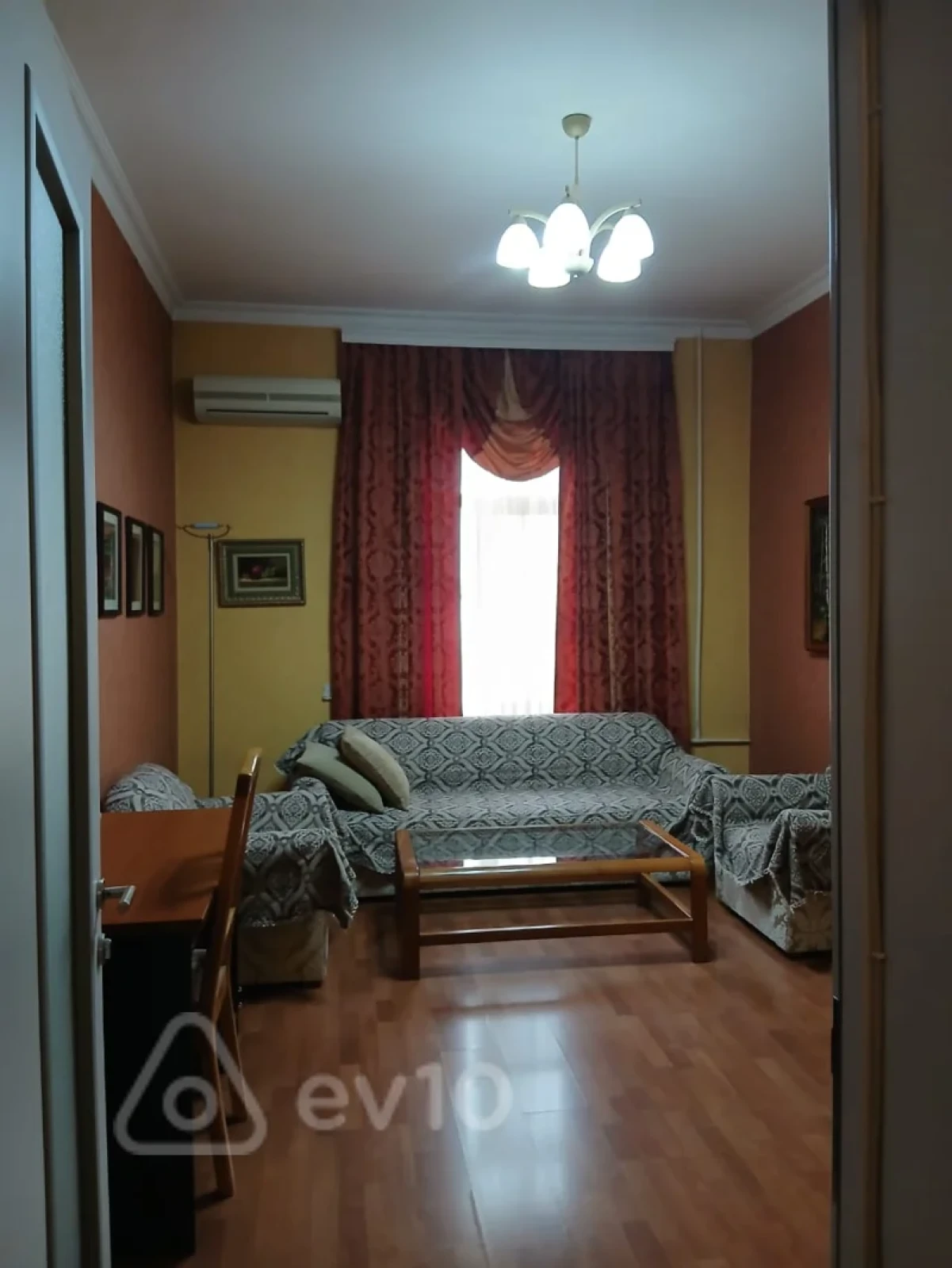 Kirayə verilir 2 otaqlı köhnə tikili 60 m²