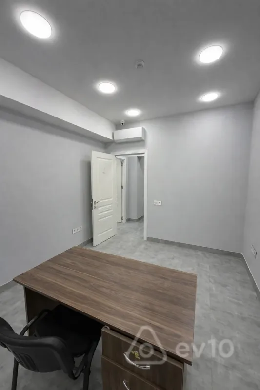 Kirayə verilir 5 otaqlı ofis 200 m²