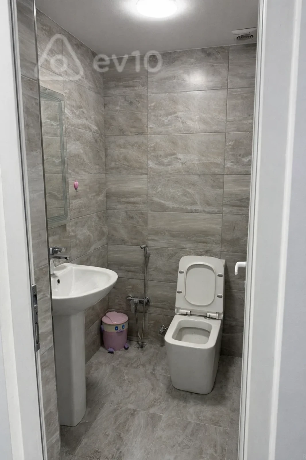 Kirayə verilir 5 otaqlı ofis 200 m²