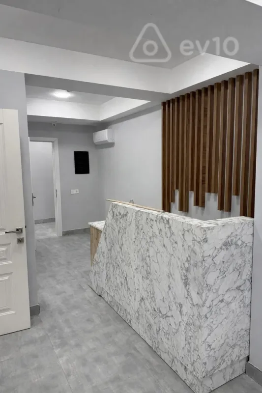 Kirayə verilir 5 otaqlı ofis 200 m²