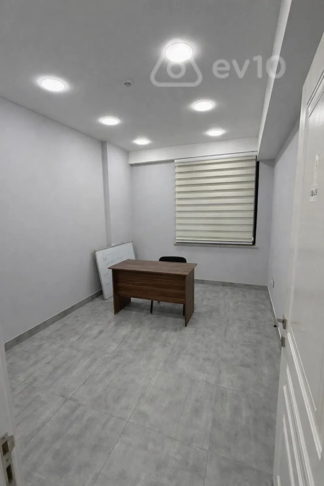 Kirayə verilir 5 otaqlı ofis 200 m²