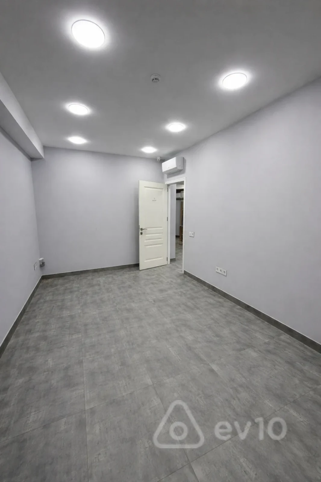 Kirayə verilir 5 otaqlı ofis 200 m²