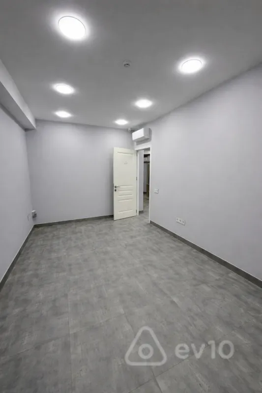 Kirayə verilir 5 otaqlı ofis 200 m²