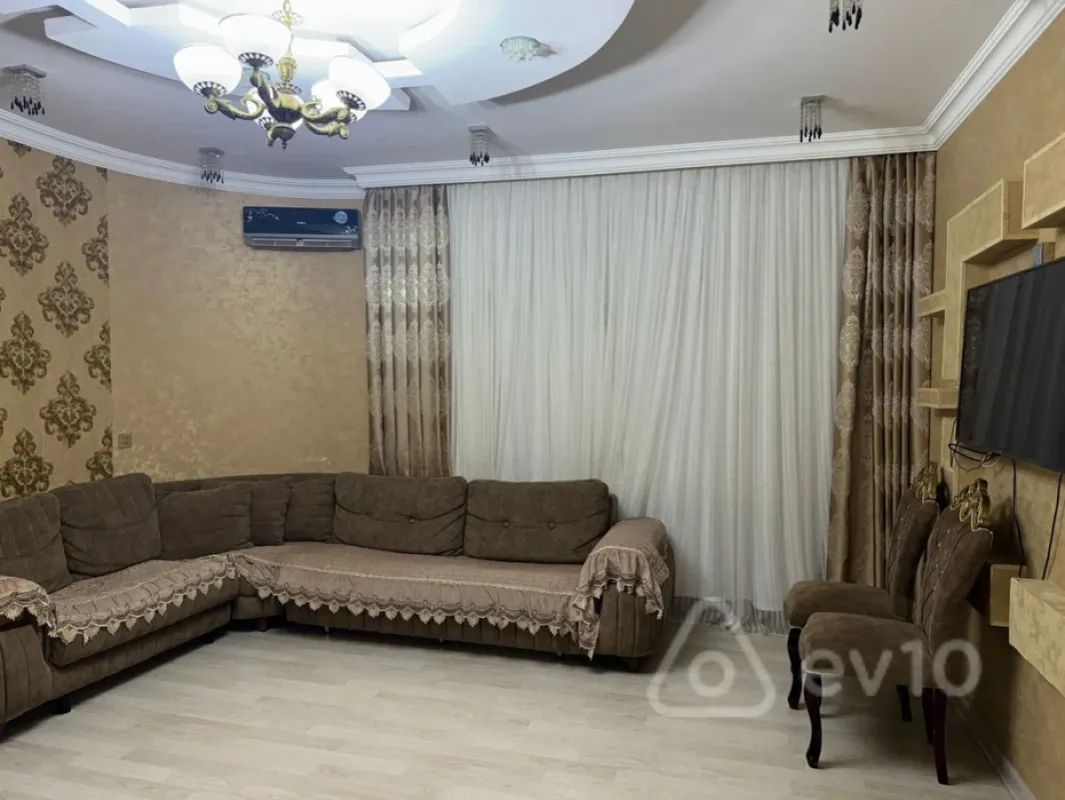 Kirayə verilir 4 otaqlı yeni tikili 130 m²