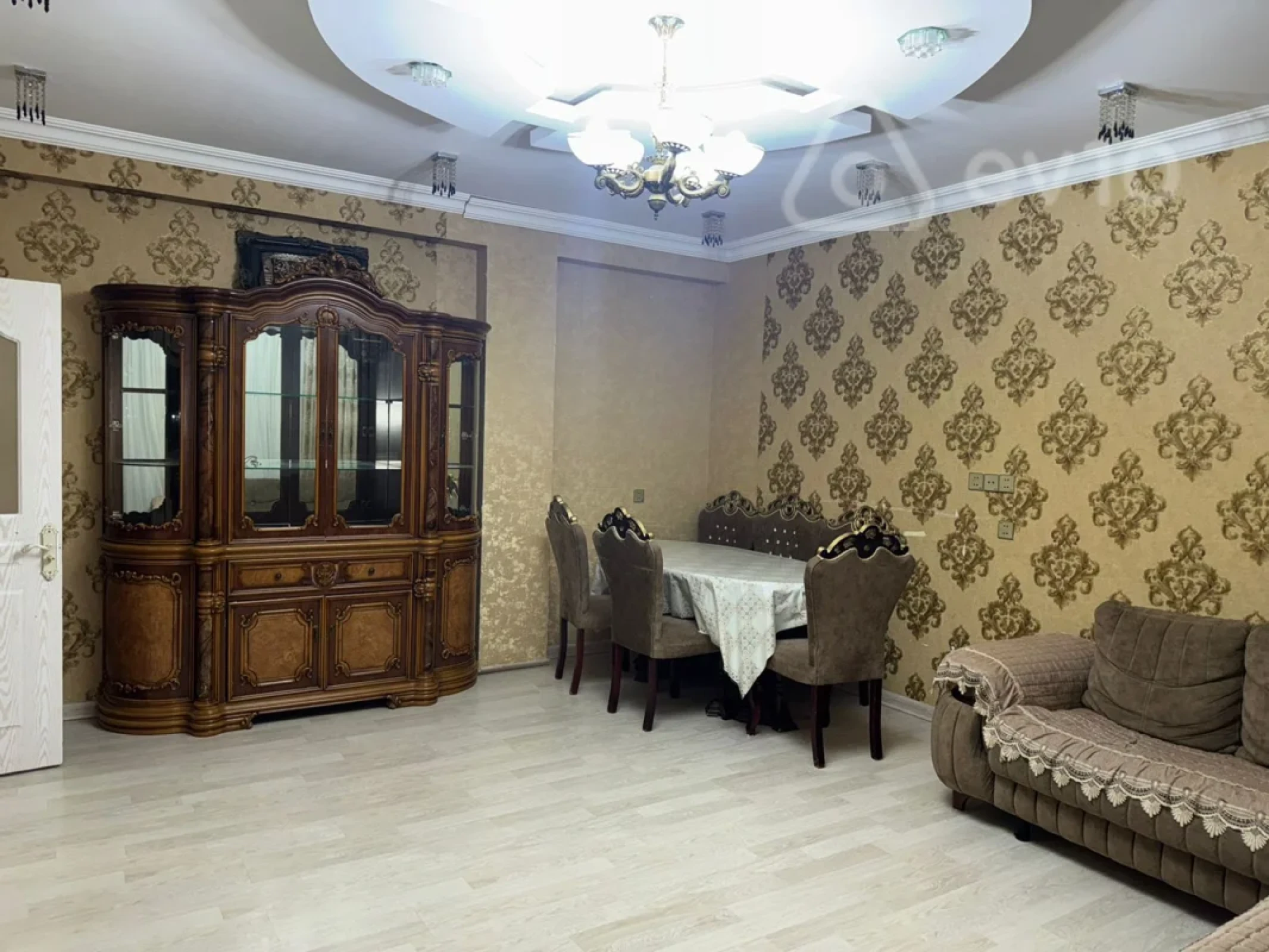 Kirayə verilir 4 otaqlı yeni tikili 130 m²