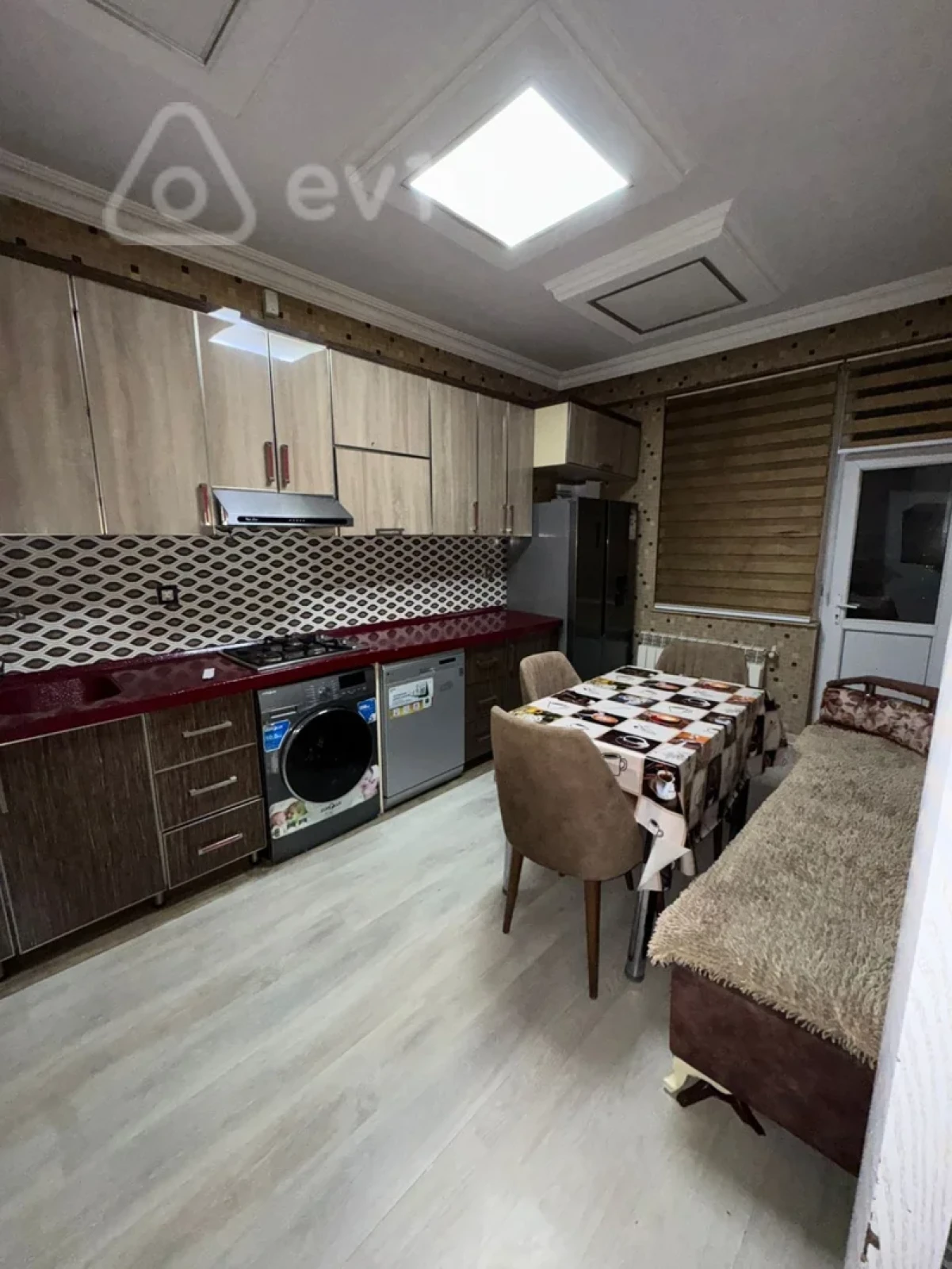 Kirayə verilir 4 otaqlı yeni tikili 130 m²