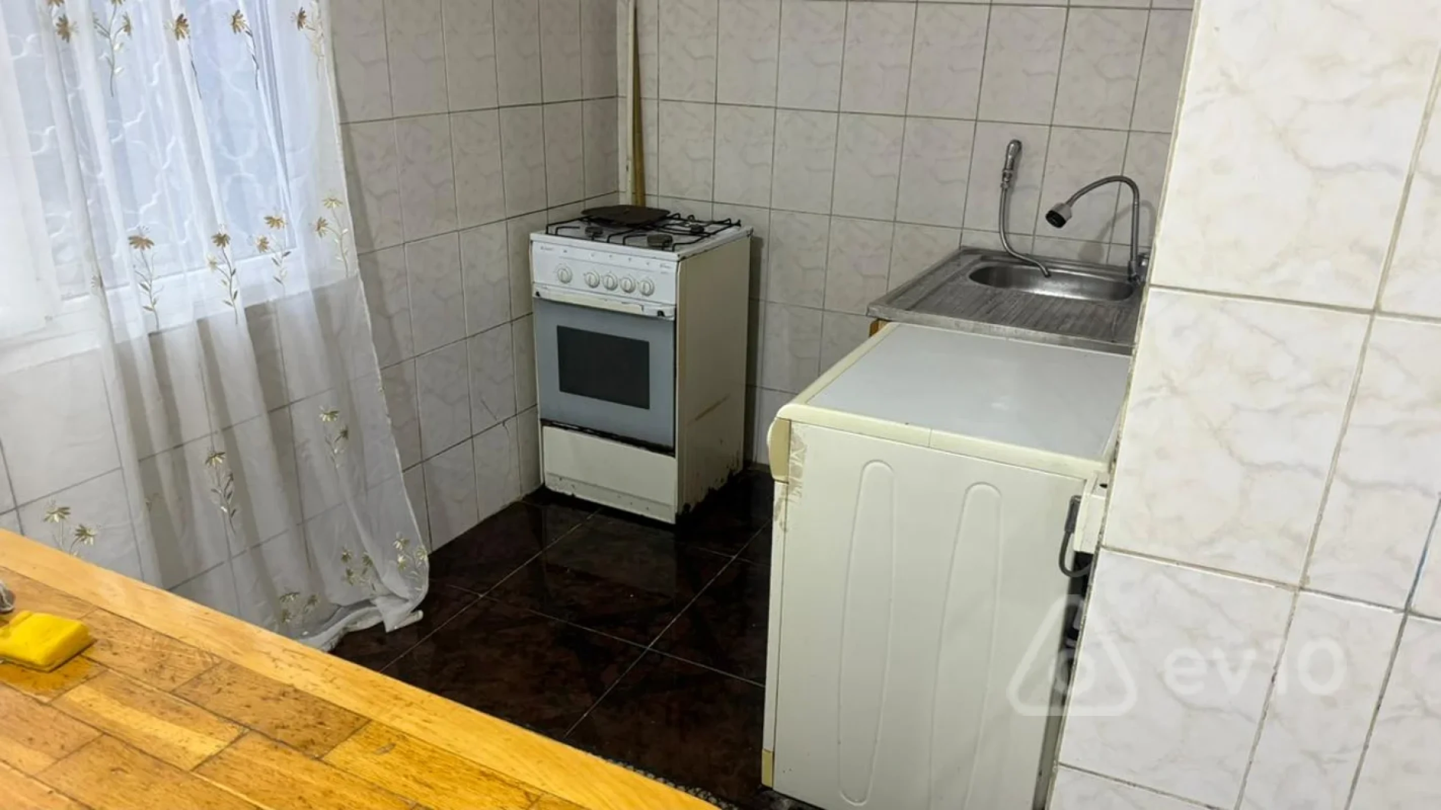 Kirayə verilir 2 otaqlı köhnə tikili 60 m²