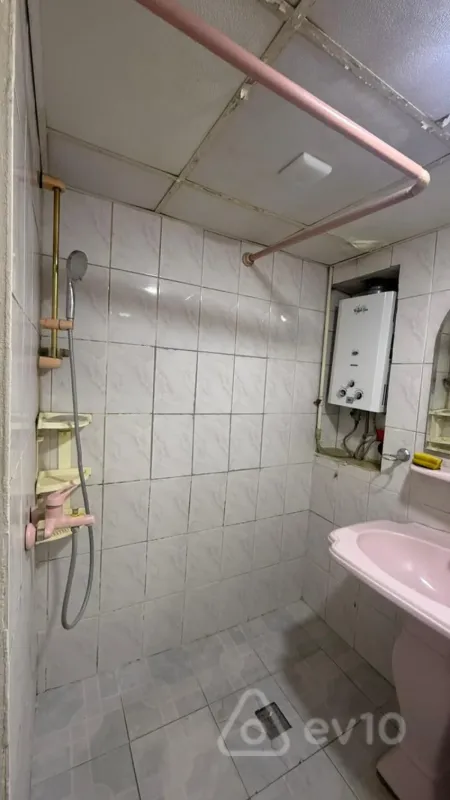 Kirayə verilir 2 otaqlı köhnə tikili 60 m²