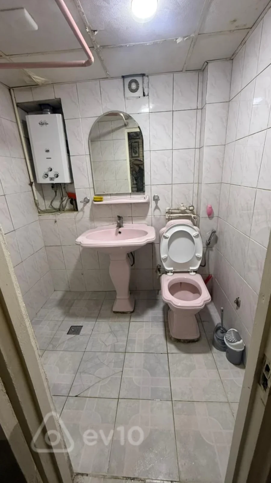 Kirayə verilir 2 otaqlı köhnə tikili 60 m²