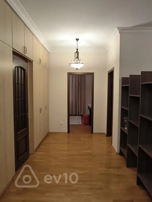 Kirayə verilir 3 otaqlı yeni tikili 110 m²