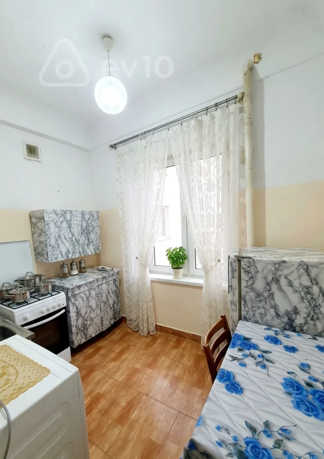 Kirayə verilir 1 otaqlı köhnə tikili 45 m²