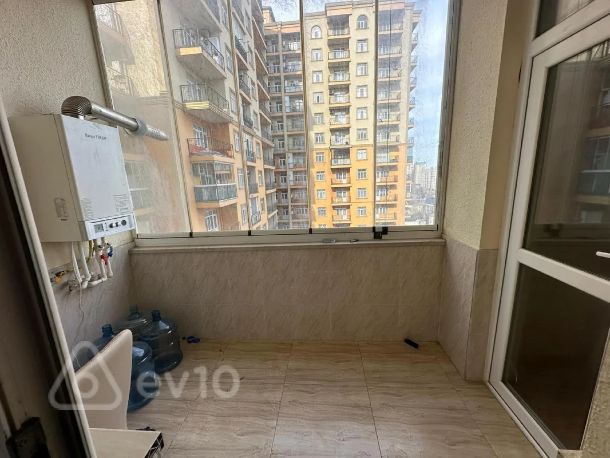 Kirayə verilir 2 otaqlı yeni tikili 110 m²
