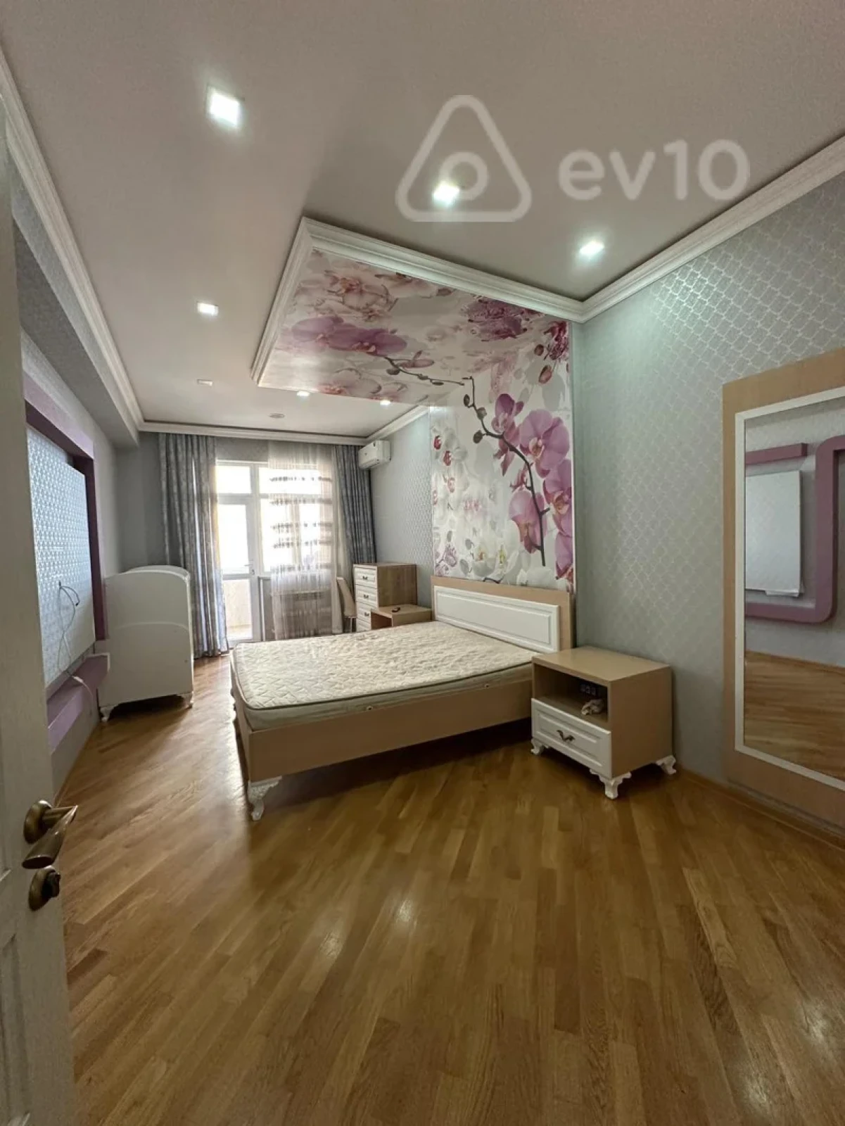 Kirayə verilir 2 otaqlı yeni tikili 110 m²