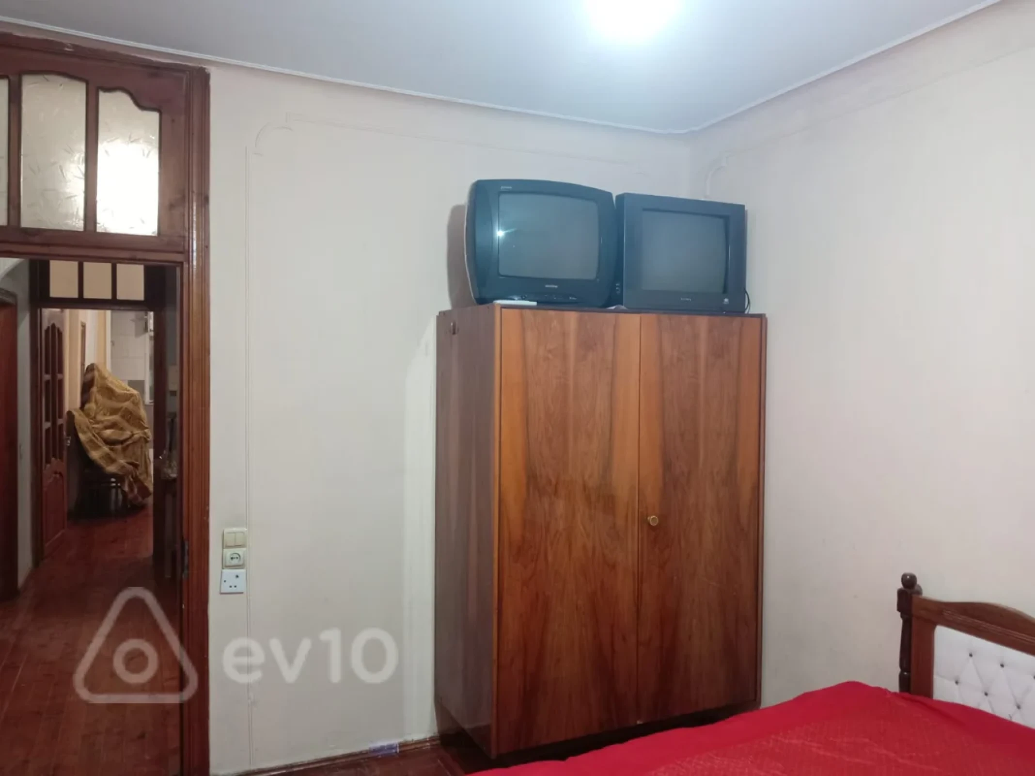 Kirayə verilir 2 otaqlı köhnə tikili 55 m²