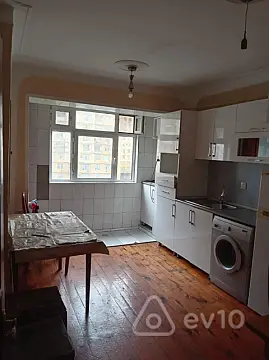 Kirayə verilir 2 otaqlı köhnə tikili 55 m²