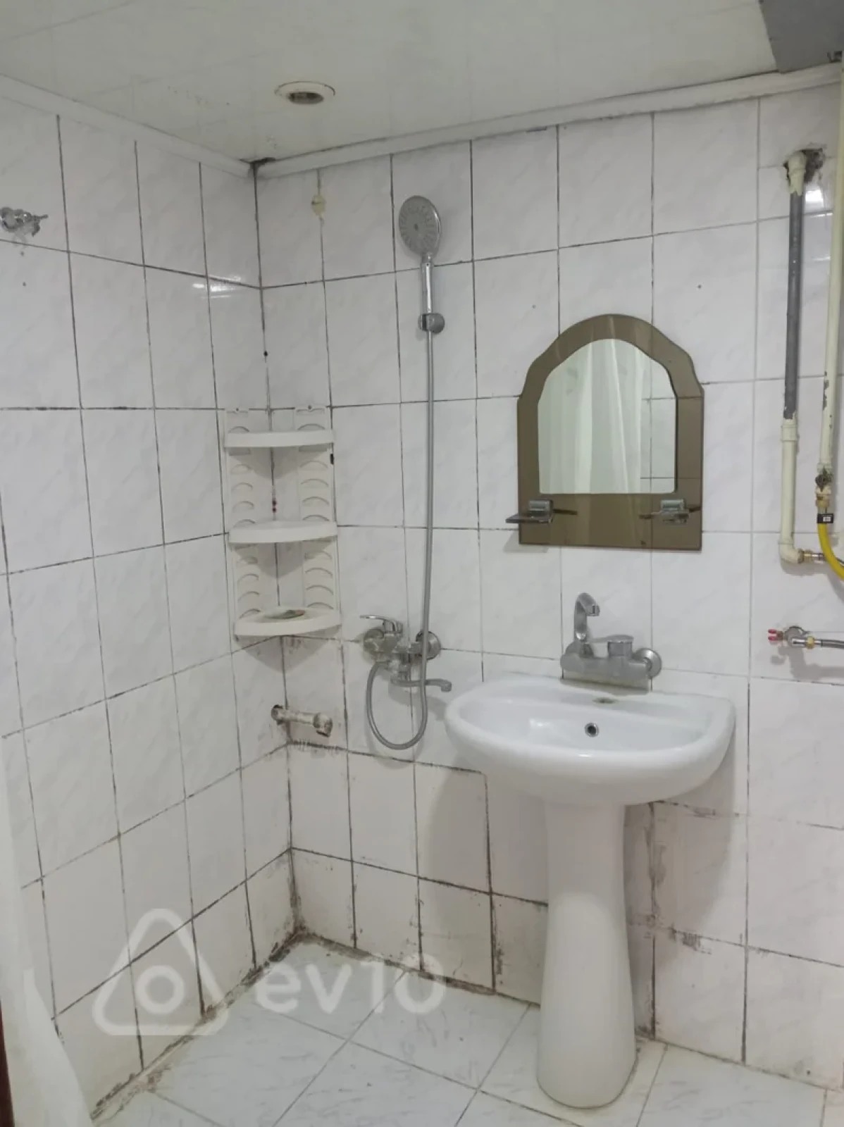 Kirayə verilir 2 otaqlı köhnə tikili 55 m²
