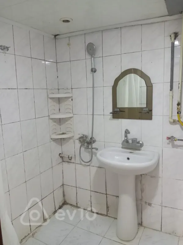Kirayə verilir 2 otaqlı köhnə tikili 55 m²