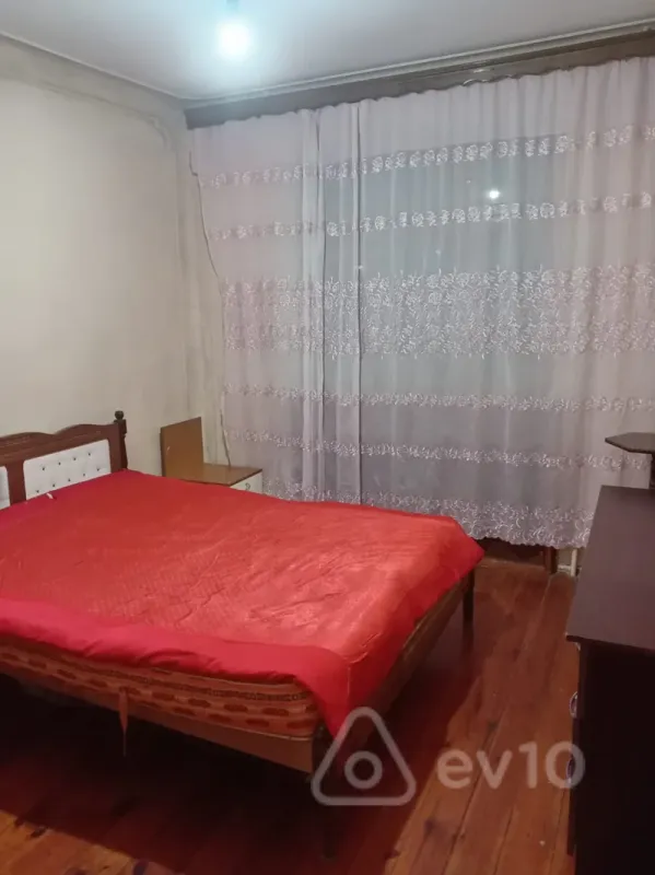 Kirayə verilir 2 otaqlı köhnə tikili 55 m²