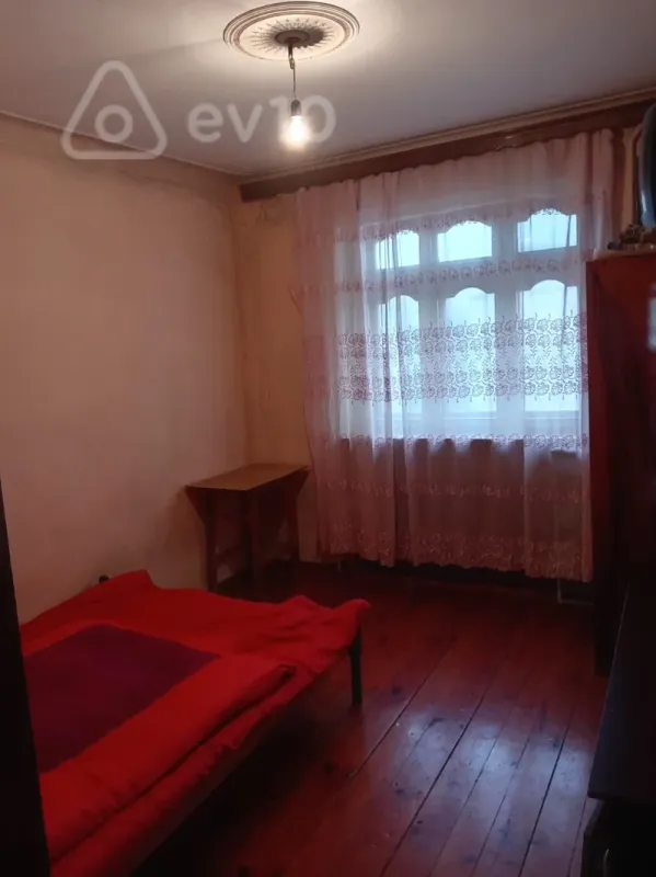 Kirayə verilir 2 otaqlı köhnə tikili 55 m²