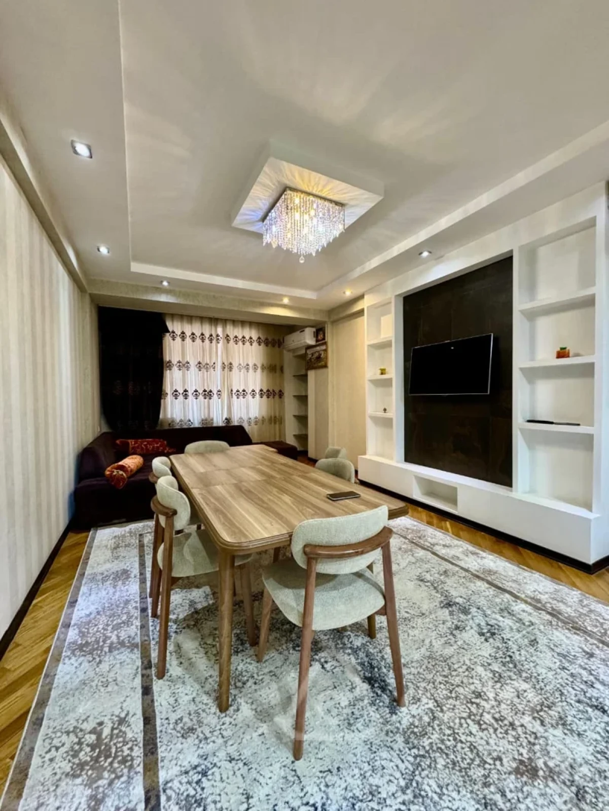 Kirayə verilir 3 otaqlı yeni tikili 130 m²