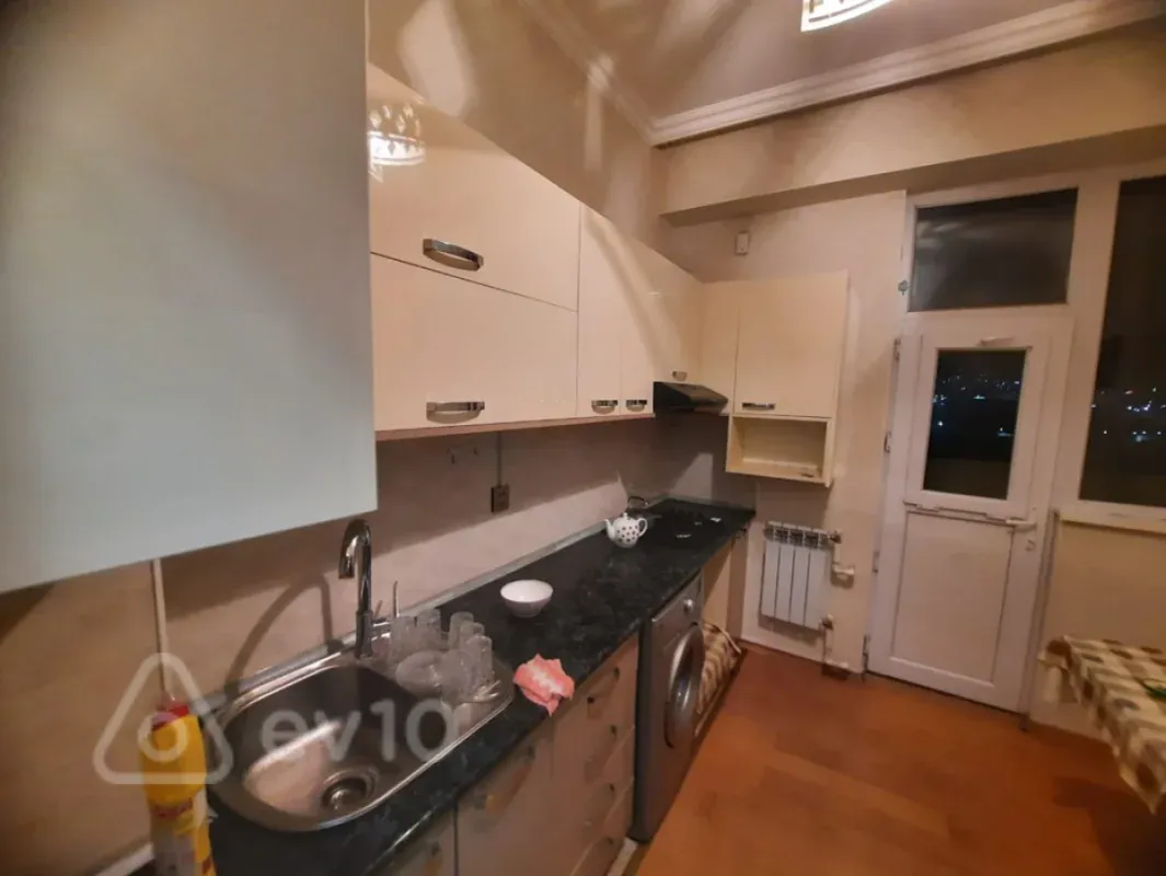 Kirayə verilir 2 otaqlı yeni tikili 65 m²