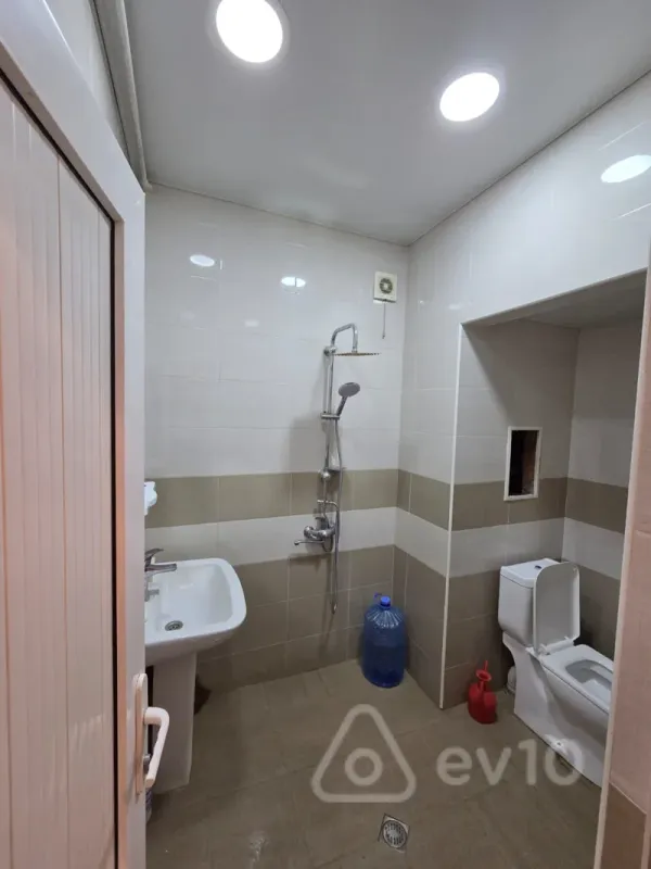 Kirayə verilir 2 otaqlı köhnə tikili 35 m²