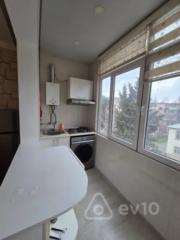 Kirayə verilir 2 otaqlı köhnə tikili 35 m²