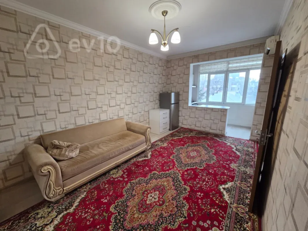 Kirayə verilir 2 otaqlı köhnə tikili 35 m²