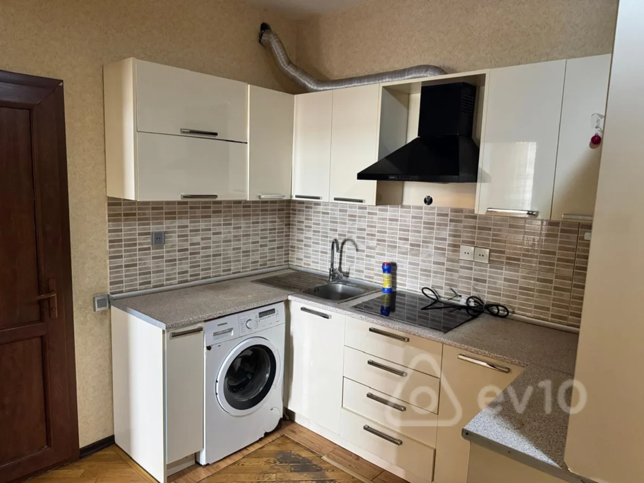 Kirayə verilir 2 otaqlı yeni tikili 68 m²