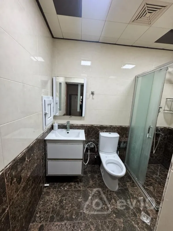 Kirayə verilir 2 otaqlı yeni tikili 68 m²