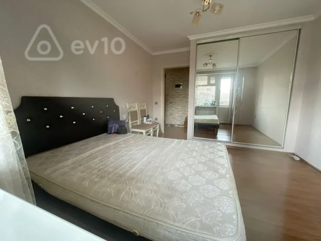 Kirayə verilir 2 otaqlı köhnə tikili 50 m²