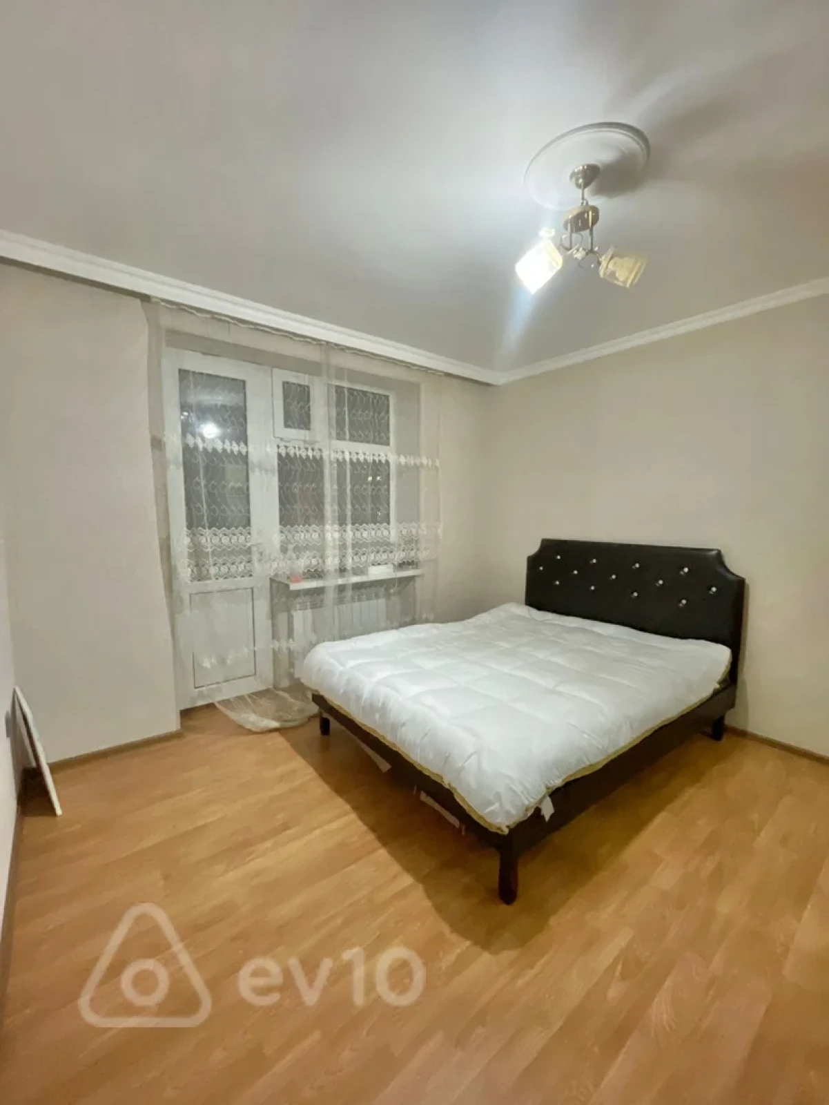 Kirayə verilir 2 otaqlı köhnə tikili 50 m²