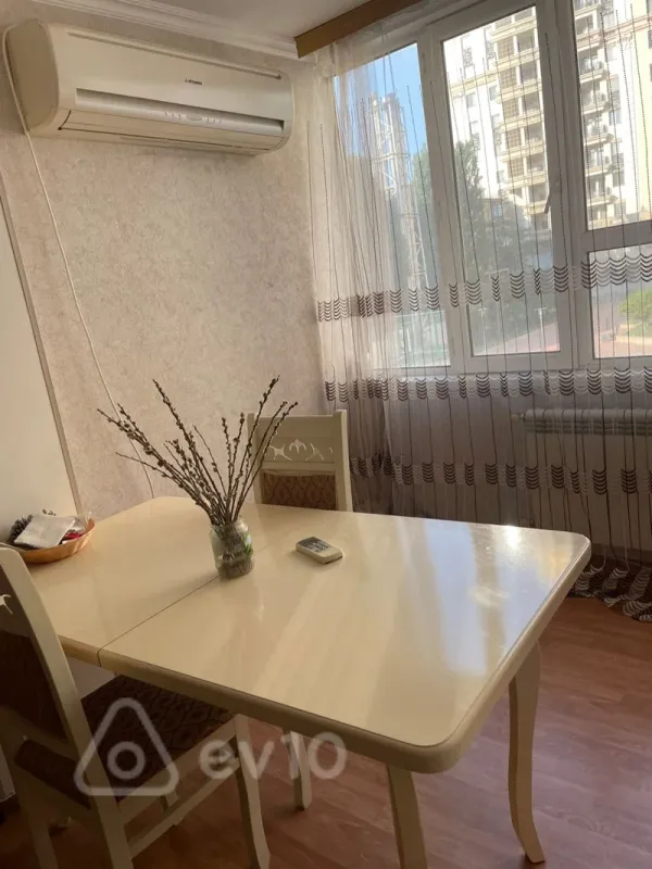 Kirayə verilir 2 otaqlı köhnə tikili 50 m²