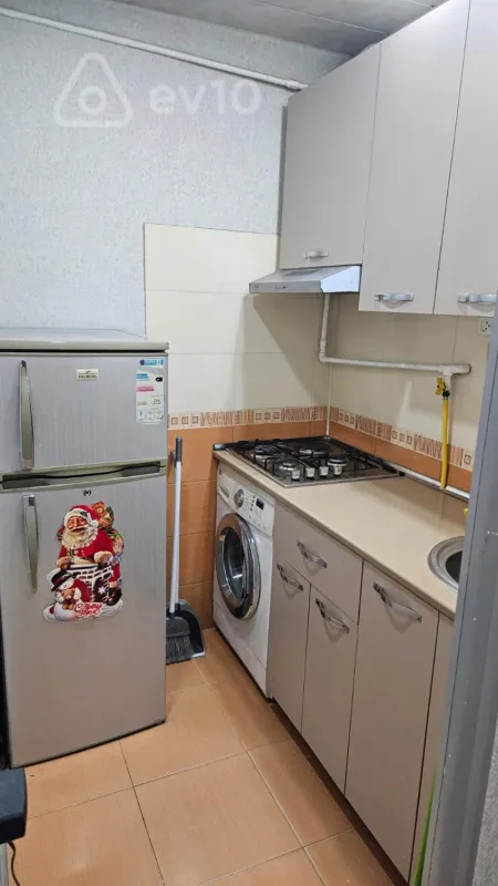 Kirayə verilir 2 otaqlı köhnə tikili 28 m²