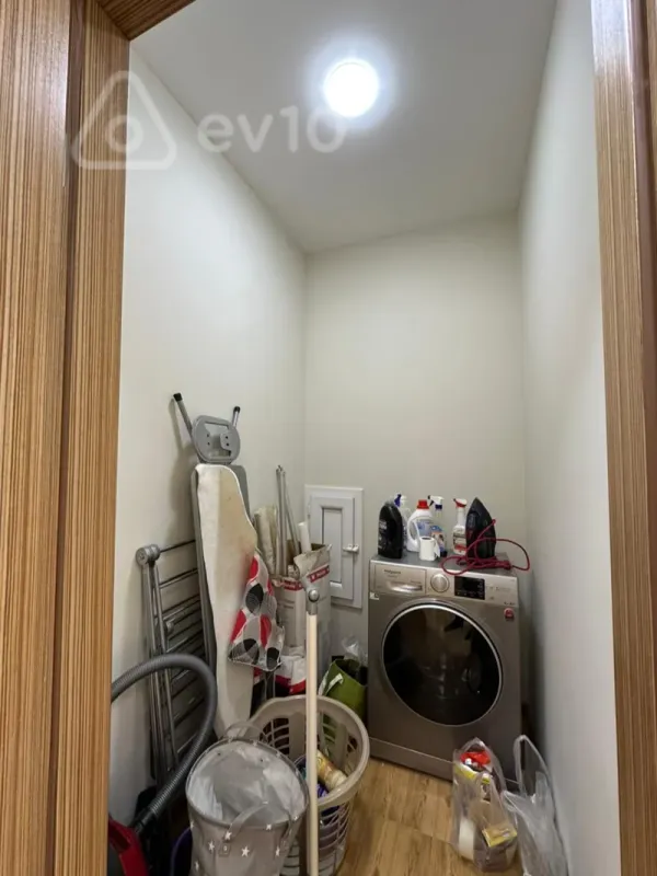 Satılır 4 otaqlı yeni tikili 180 m²