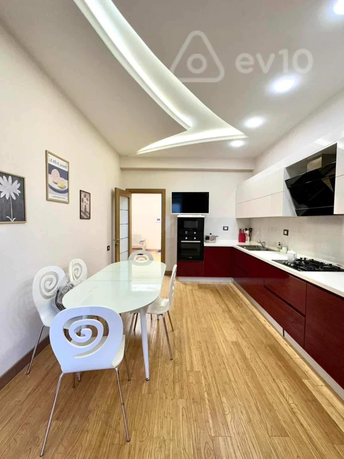 Satılır 4 otaqlı yeni tikili 180 m²