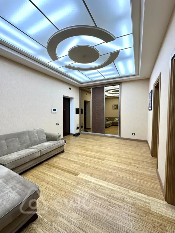 Satılır 4 otaqlı yeni tikili 180 m²