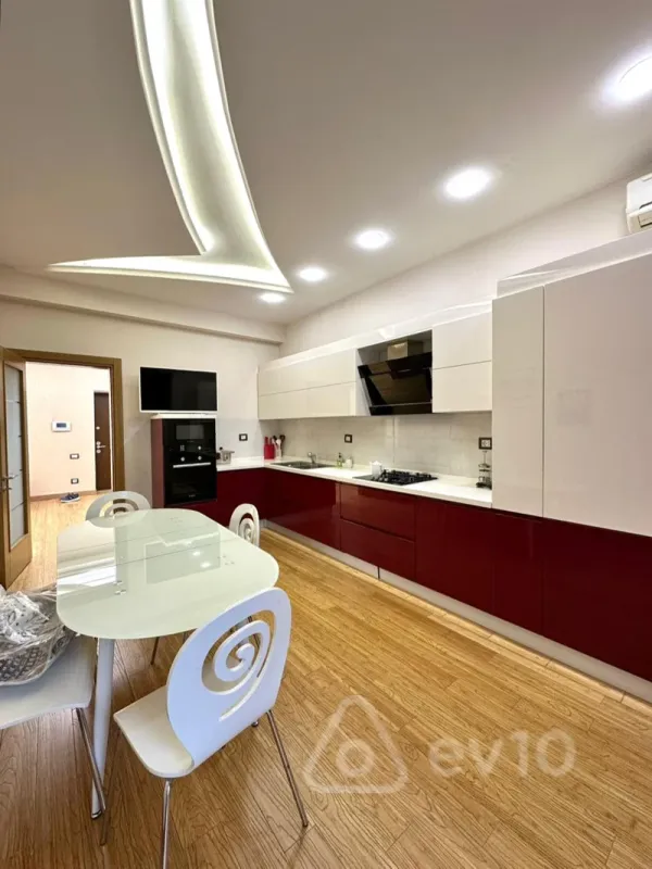 Satılır 4 otaqlı yeni tikili 180 m²
