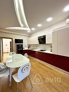 Satılır 4 otaqlı yeni tikili 180 m²